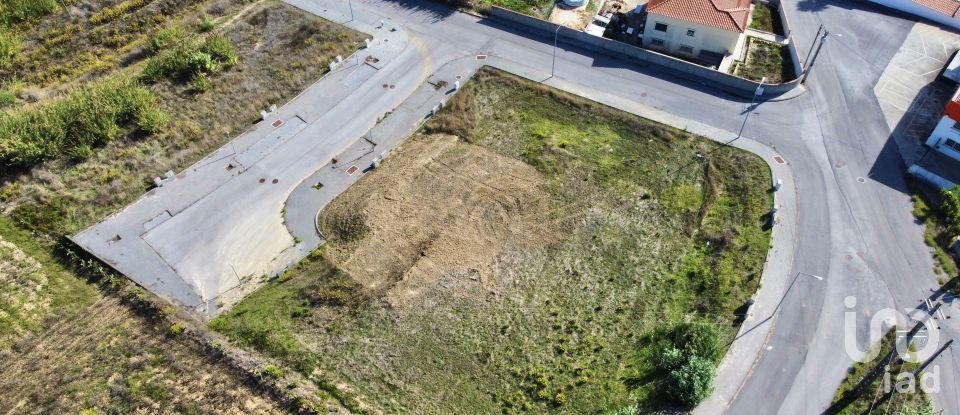 Terrain à Freiria de 354 m²