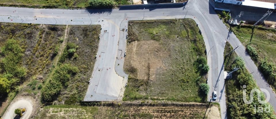 Terrain à Freiria de 354 m²