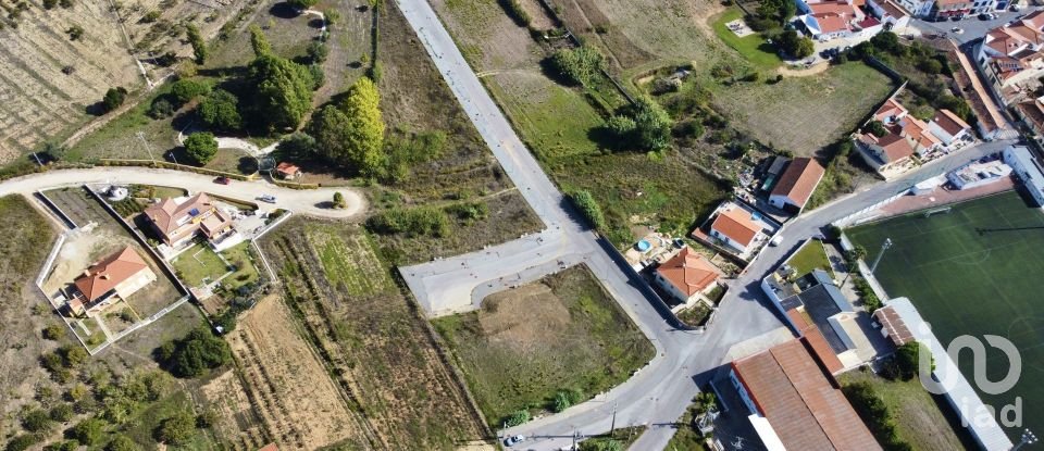 Terrain à Freiria de 359 m²