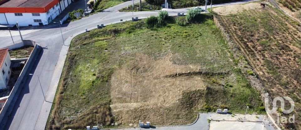 Terrain à Freiria de 359 m²