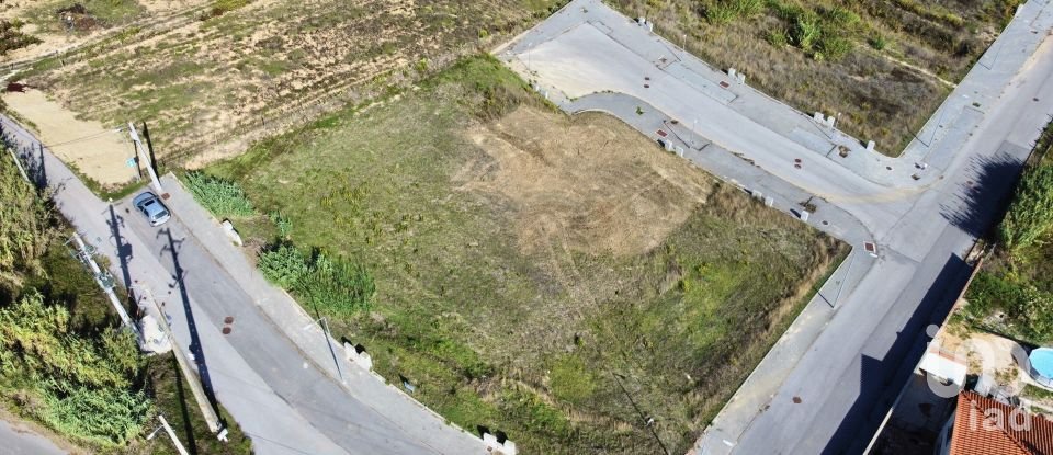 Terrain à Freiria de 359 m²