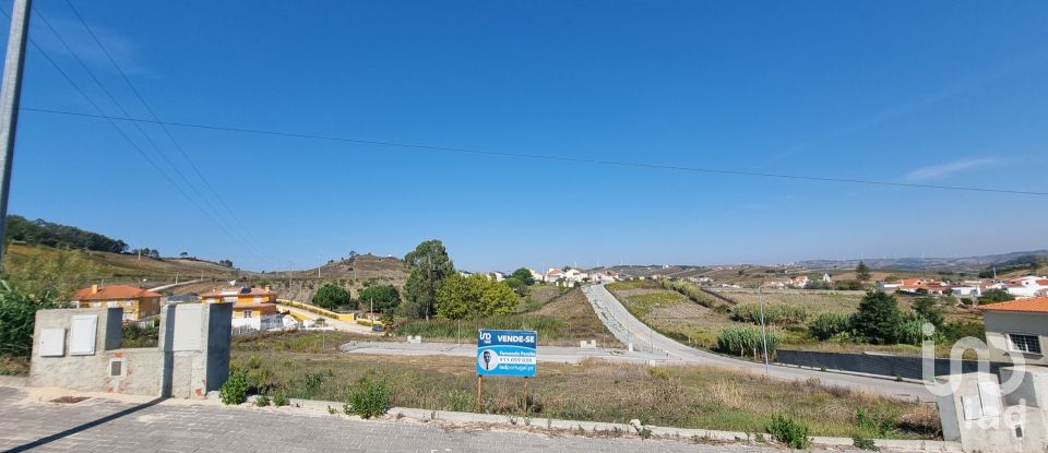 Terrain à Freiria de 359 m²