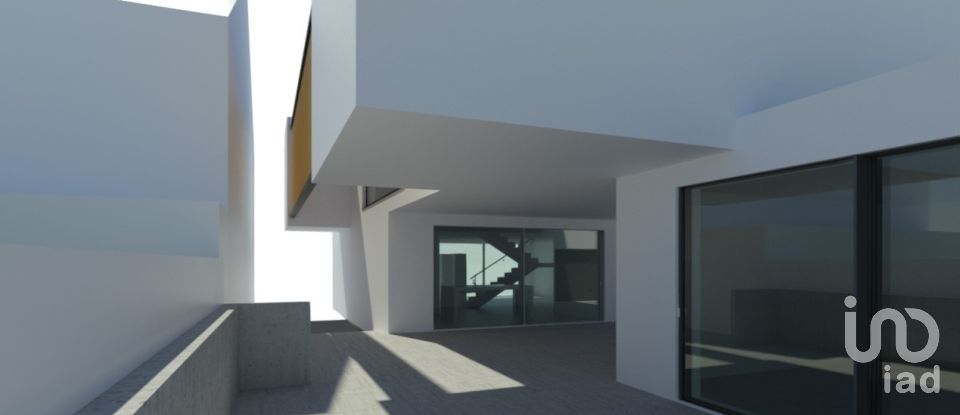 Terreno urbano em Guarda de 417 m²