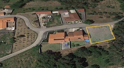 Terrain à Monte Real e Carvide de 698 m²