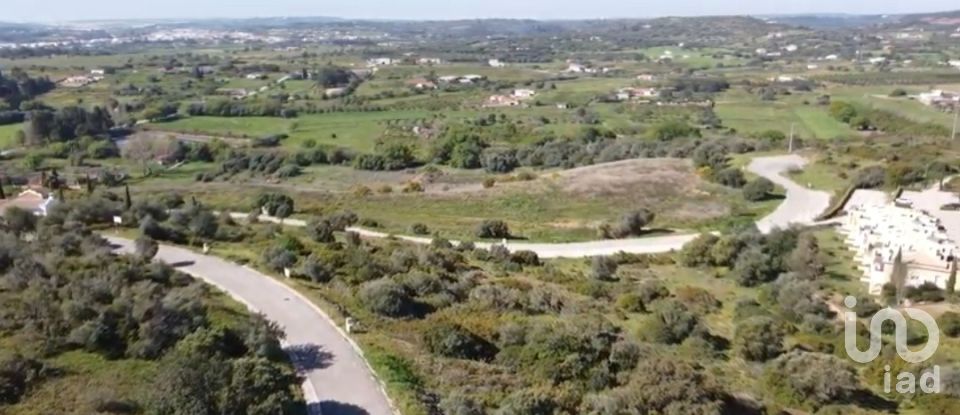 Building land in Mexilhoeira Grande of 3,100 m²