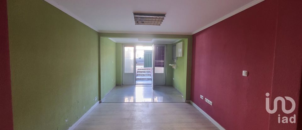 Shop / premises commercial in Corroios of 46 m²