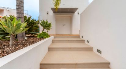 House T4 in Quarteira of 193 m²