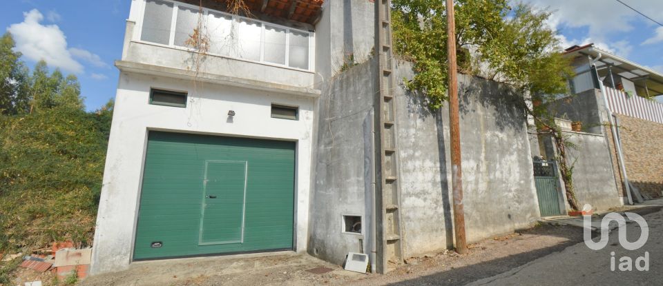 Maison de village T3 à Poiares (Santo André) de 177 m²