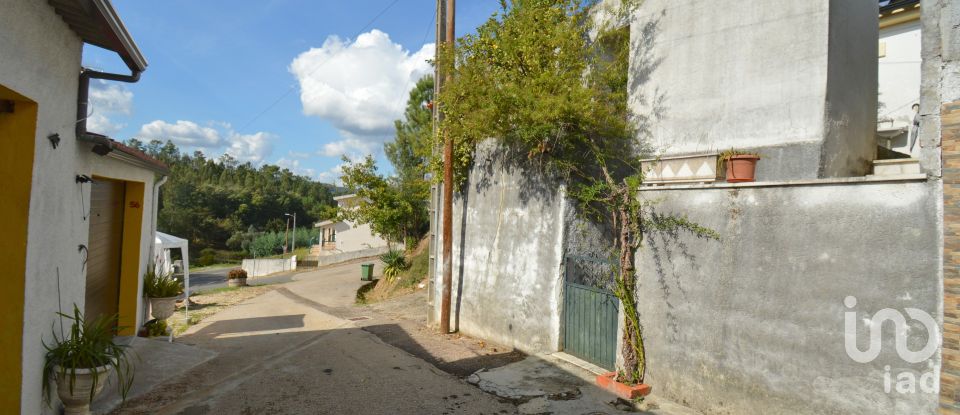 Maison de village T3 à Poiares (Santo André) de 177 m²