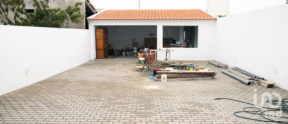 House T4 in Atouguia da Baleia of 143 m²