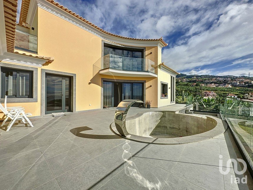 Lodge T5 in Ponta do Sol of 435 m²