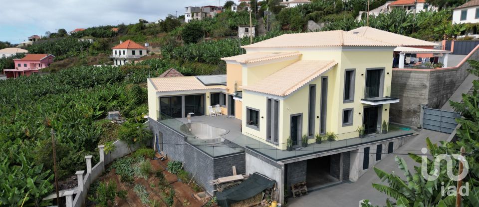 Lodge T5 in Ponta do Sol of 435 m²