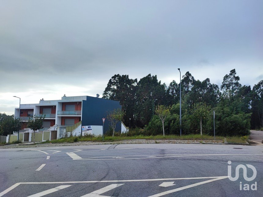 Terrain à São Miguel do Souto e Mosteirô de 188 m²
