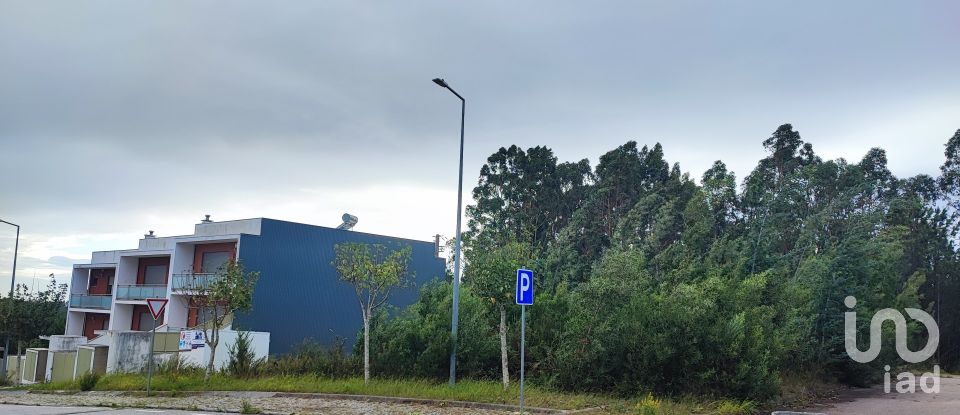 Terrain à São Miguel do Souto e Mosteirô de 298 m²