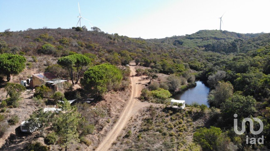 Terreno urbano em Bensafrim e Barão de São João de 303 162 m²