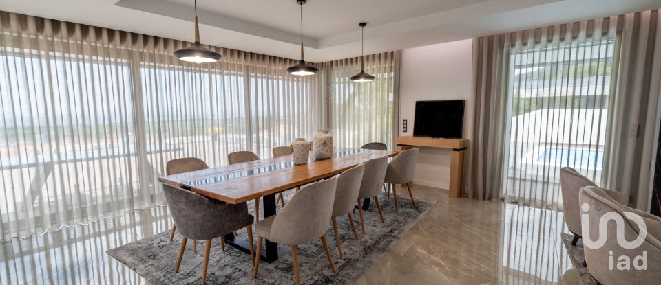 House T6 in Areosa of 290 m²