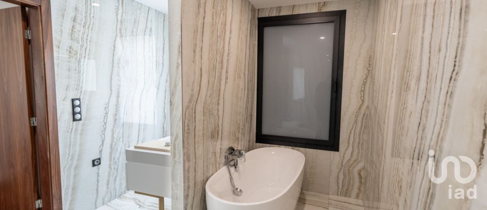 House T6 in Areosa of 290 m²