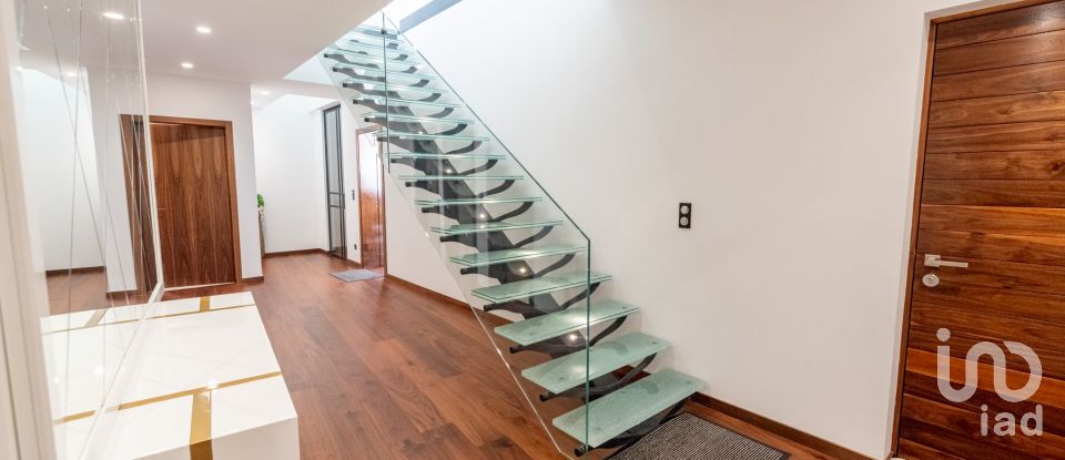 House T6 in Areosa of 290 m²