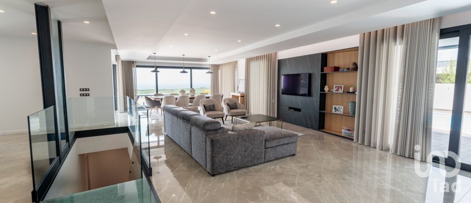 House T6 in Areosa of 290 m²