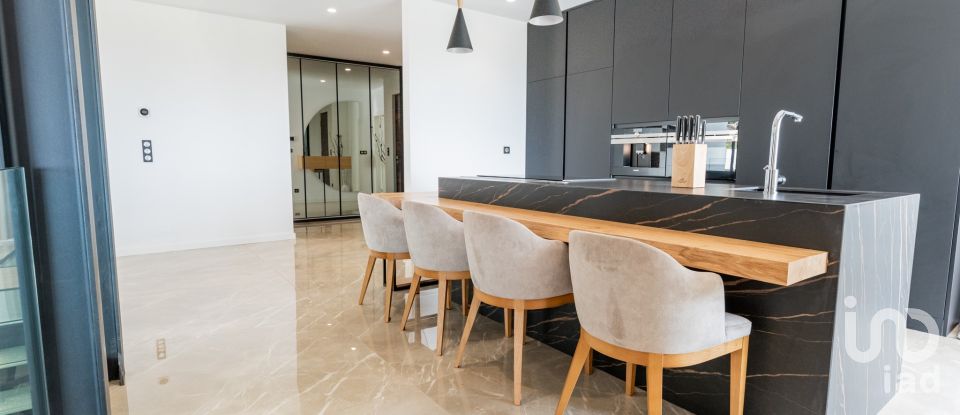 House T6 in Areosa of 290 m²