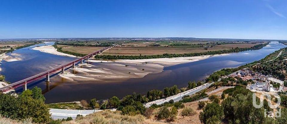 Land in Santarém (Marvila), Santa Iria Da Ribeira De Santarém, Santarém (São Salvador) E Santarém (São Nicolau) of 517 m²