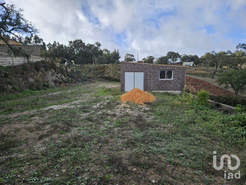 Surface diverse à Salir de 200 m²