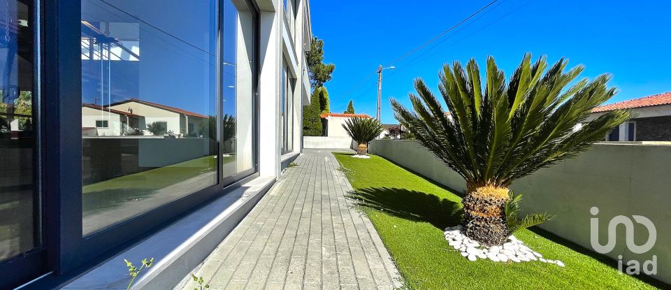 House T4 in Carriço of 258 m²