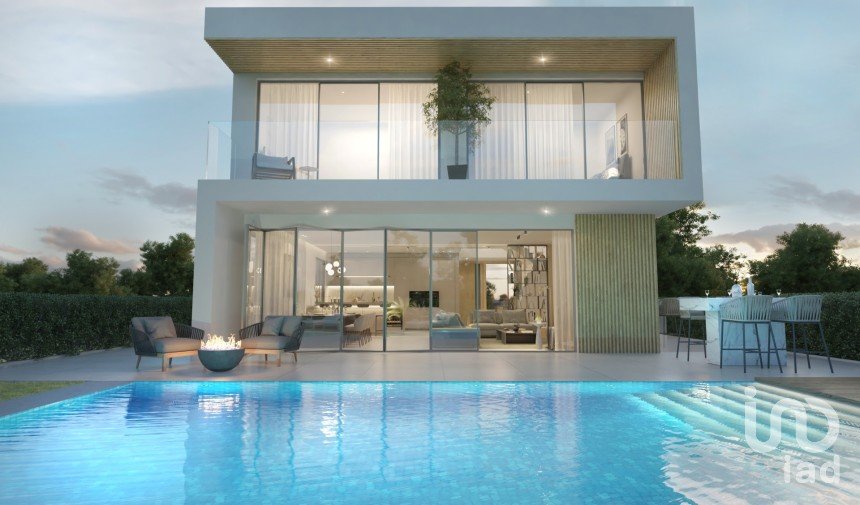 Maison T5 à Montenegro de 236 m²