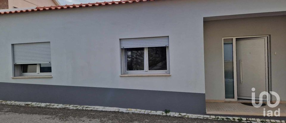 Casa T2 em Reguengo do Fetal de 151 m²