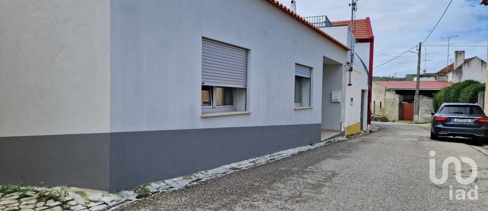 Casa T2 em Reguengo do Fetal de 151 m²