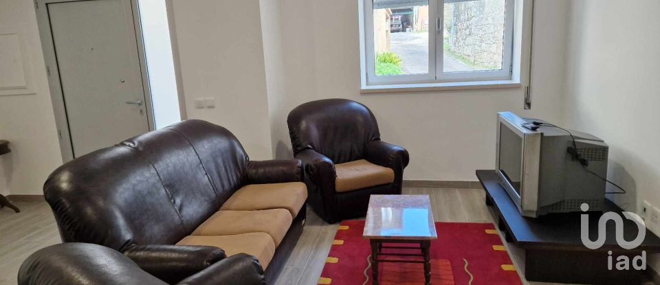 Casa T2 em Reguengo do Fetal de 151 m²