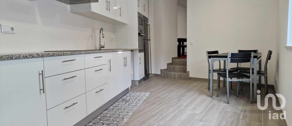 Casa T2 em Reguengo do Fetal de 151 m²