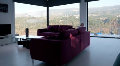 Lodge T4 in Canedo de Basto e Corgo of 1,320 m²