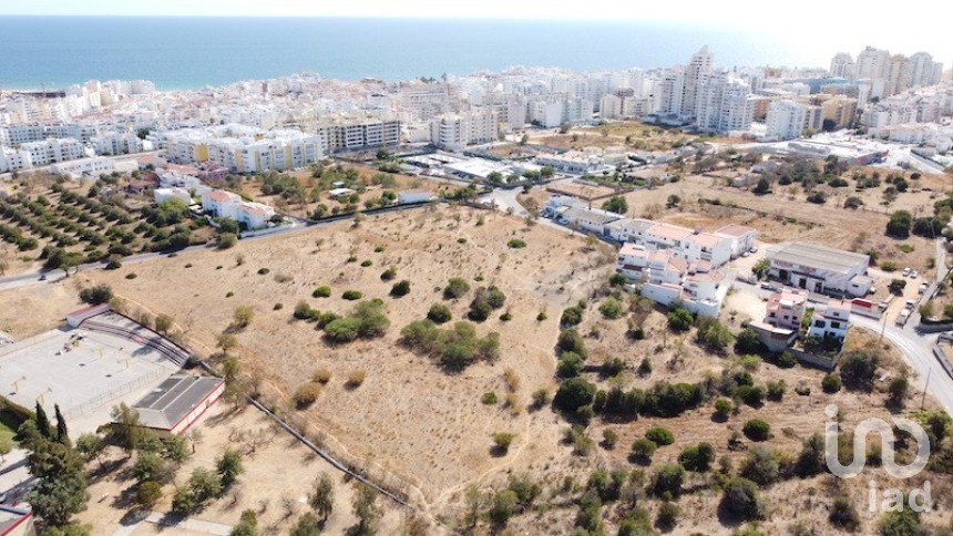 Land in Armação de Pêra of 21,930 m²