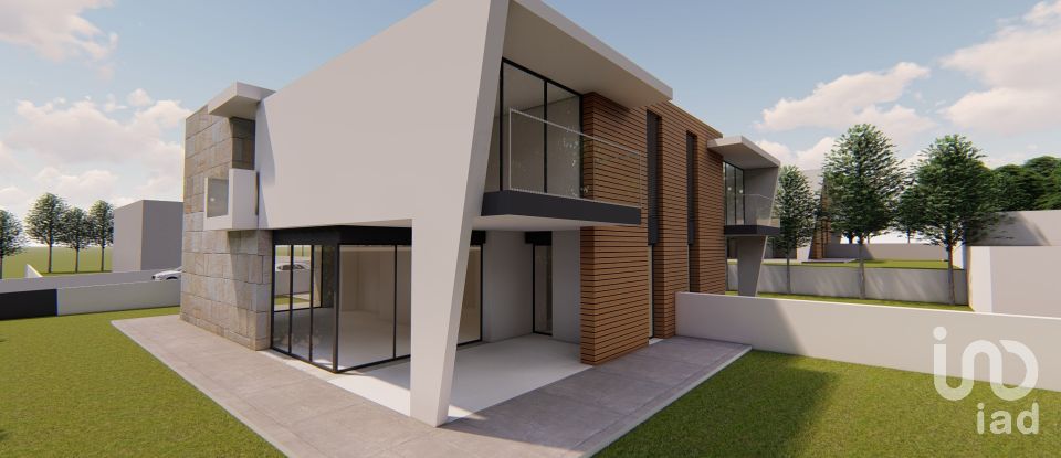 Terreno urbano em Campos e Vila Meã de 406 m²