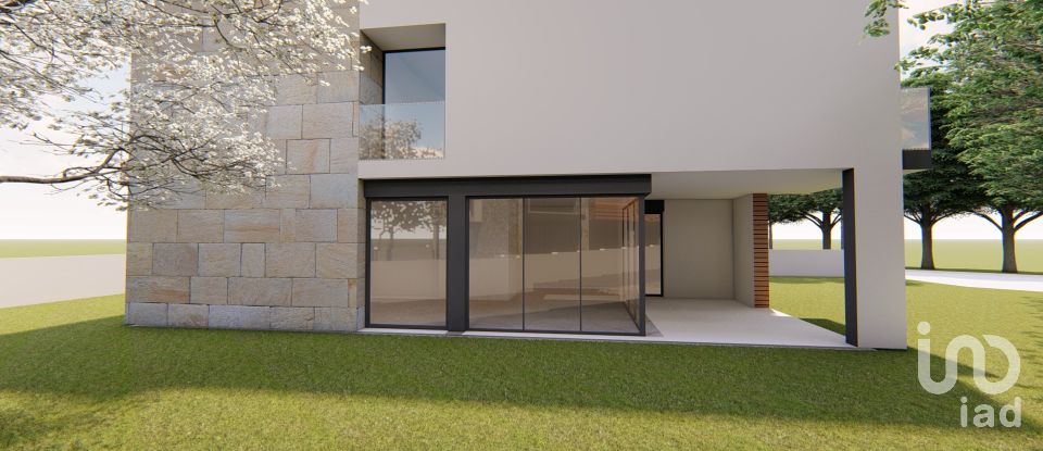 Terreno urbano em Campos e Vila Meã de 420 m²