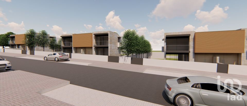 Terreno urbano em Campos e Vila Meã de 415 m²