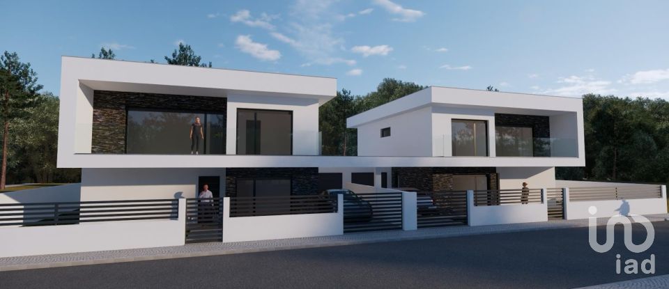 House T4 in Charneca De Caparica E Sobreda of 160 m²