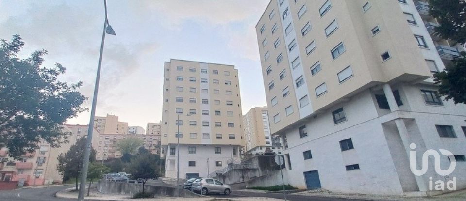 Apartment T2 in Santo António dos Cavaleiros e Frielas of 73 m²