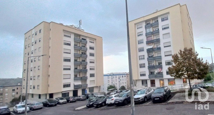 Apartment T2 in Santo António dos Cavaleiros e Frielas of 73 m²