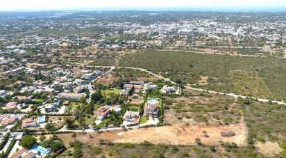 Terrain à Almancil de 7 600 m²