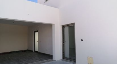 Maison T3 à Bunheiro de 205 m²