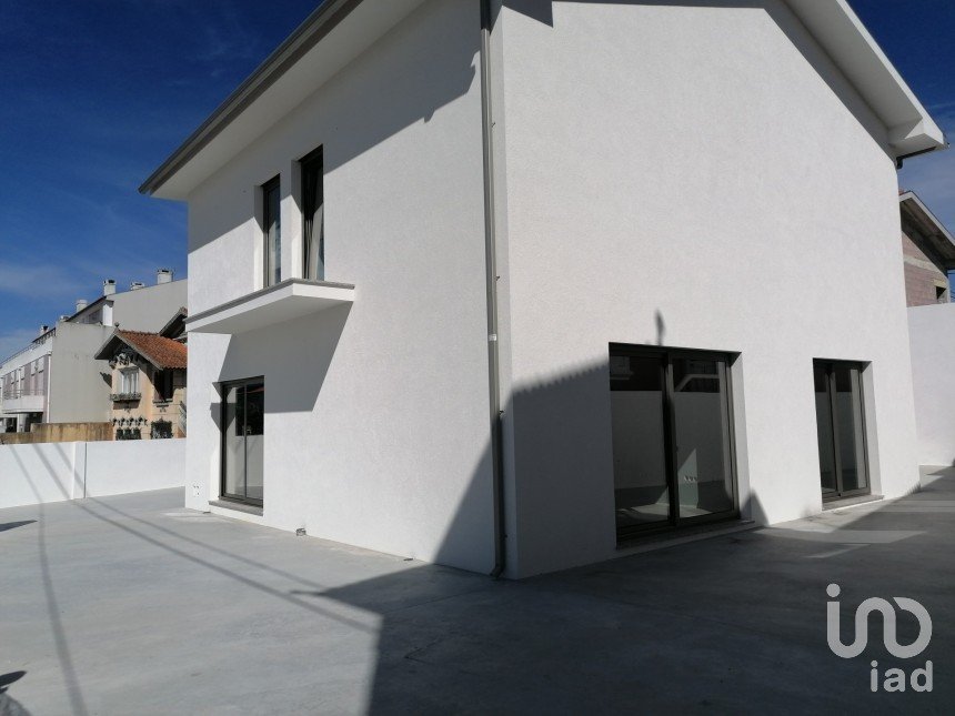 House T3 in Bunheiro of 205 m²
