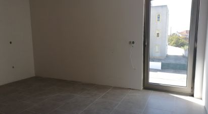Maison T3 à Bunheiro de 205 m²