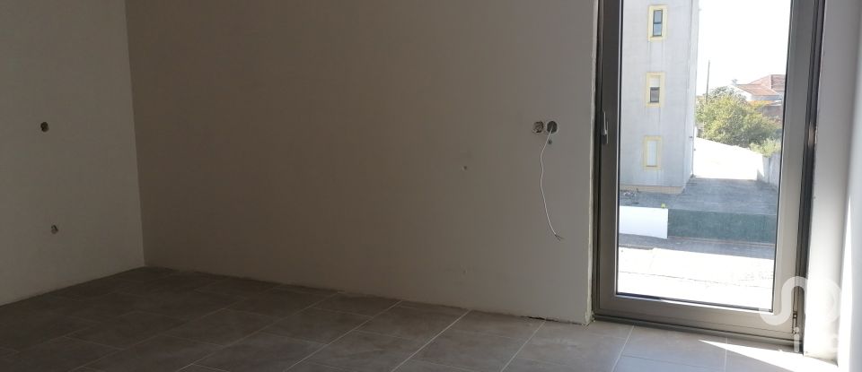 Maison T3 à Bunheiro de 205 m²