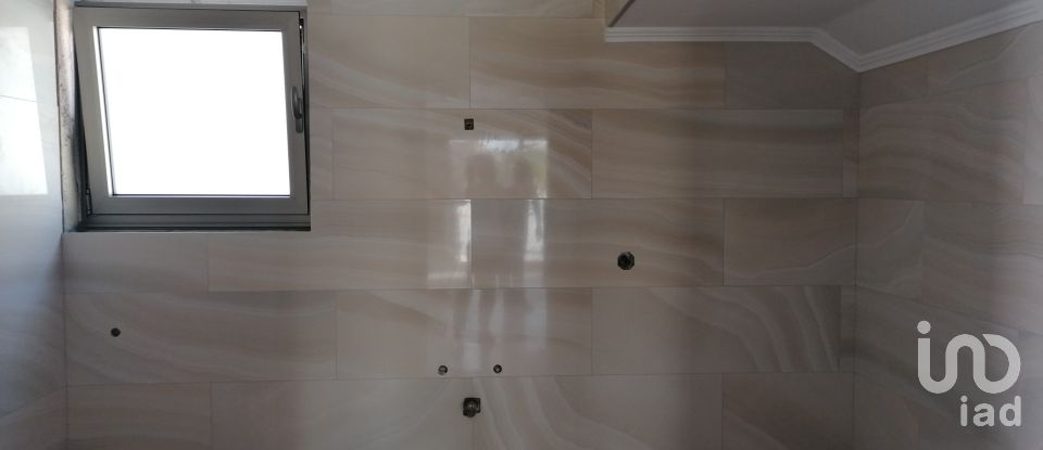 Maison T3 à Bunheiro de 205 m²