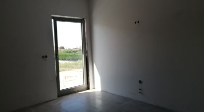 Maison T3 à Bunheiro de 205 m²