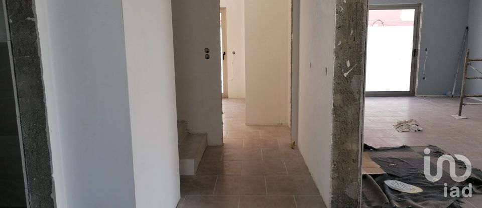 Maison T3 à Bunheiro de 205 m²