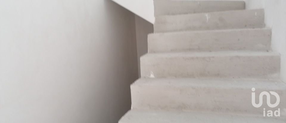 Maison T3 à Bunheiro de 205 m²