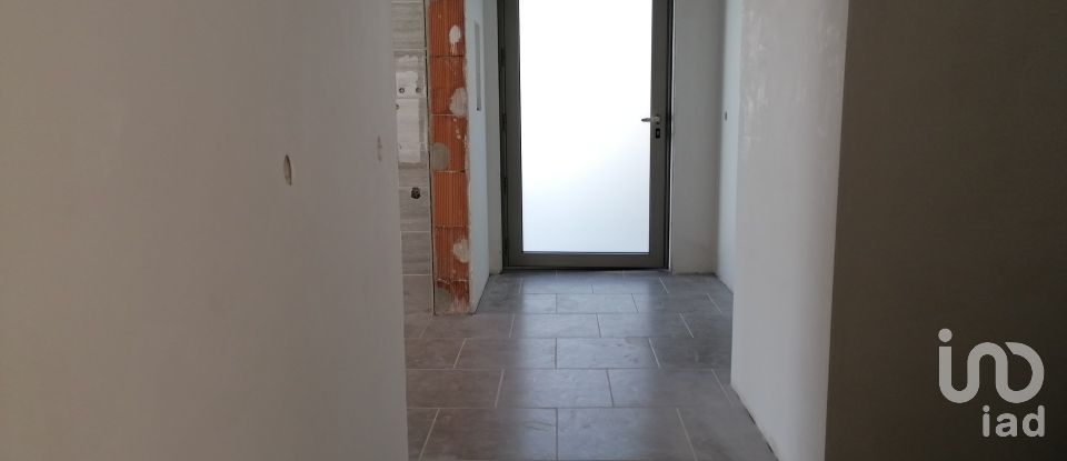 Maison T3 à Bunheiro de 205 m²